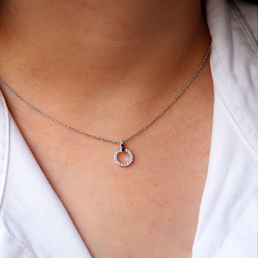 Minimal Circular Diamond Necklace With Blue Sapphire