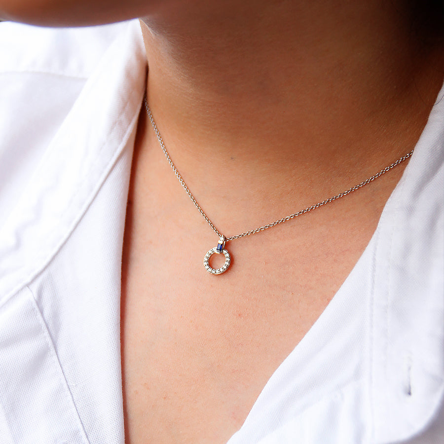 Minimal Circular Diamond Necklace With Blue Sapphire